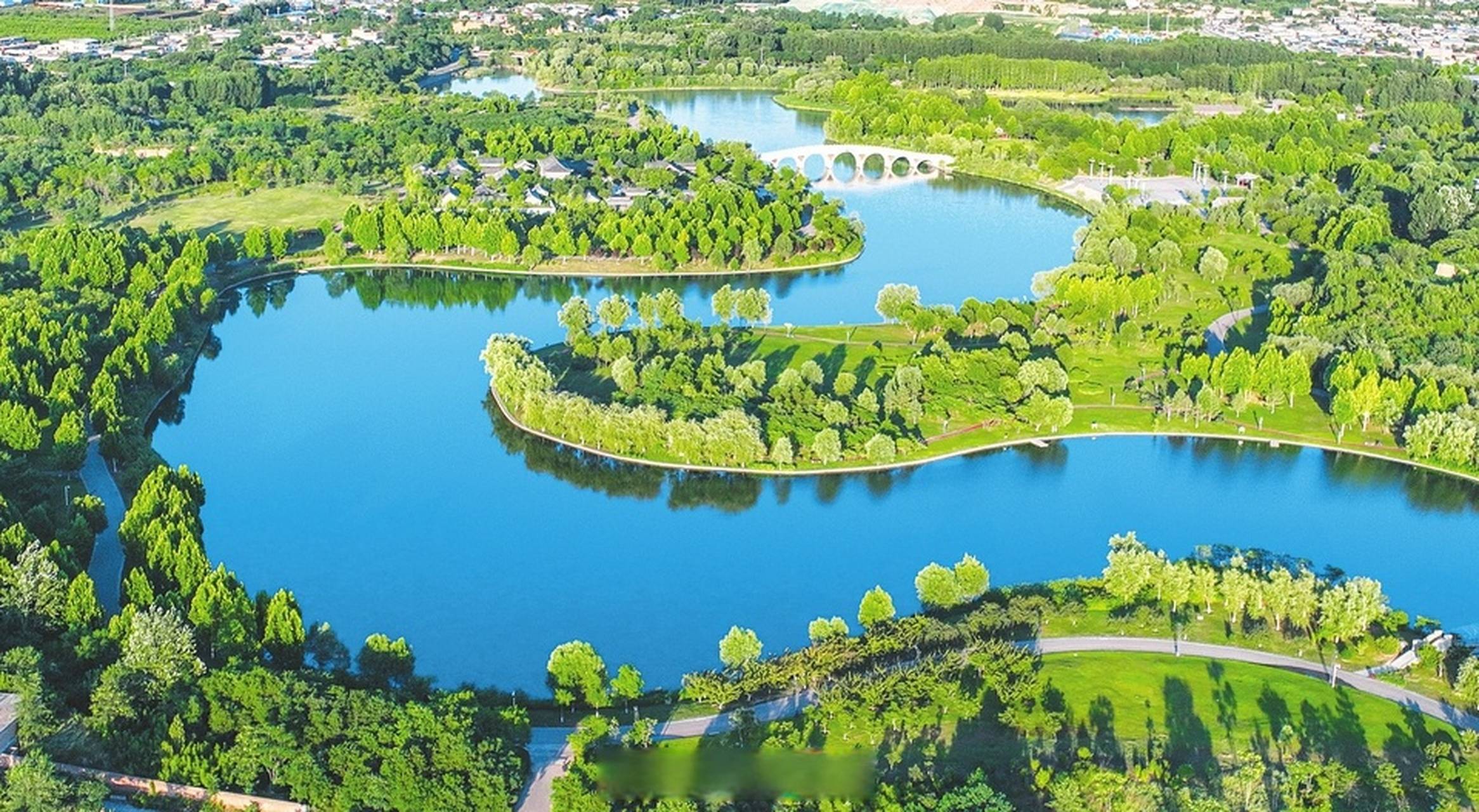 【临汾市涝洰河生态公园风景迷人】7月9日,航拍镜头