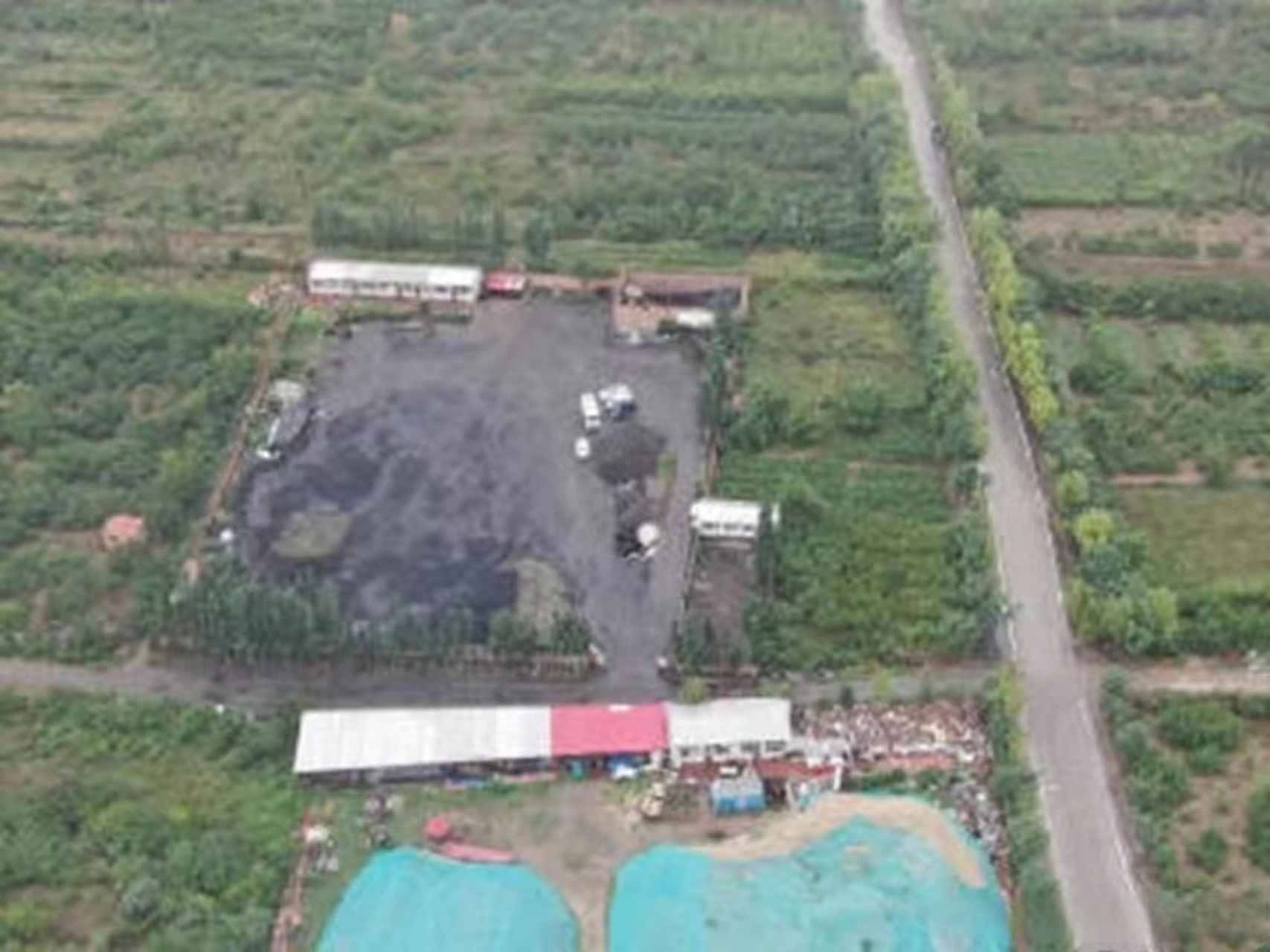 违规企业露天加工堆放映射属地管理缺失  群众多次反映涿鹿县涿鹿镇