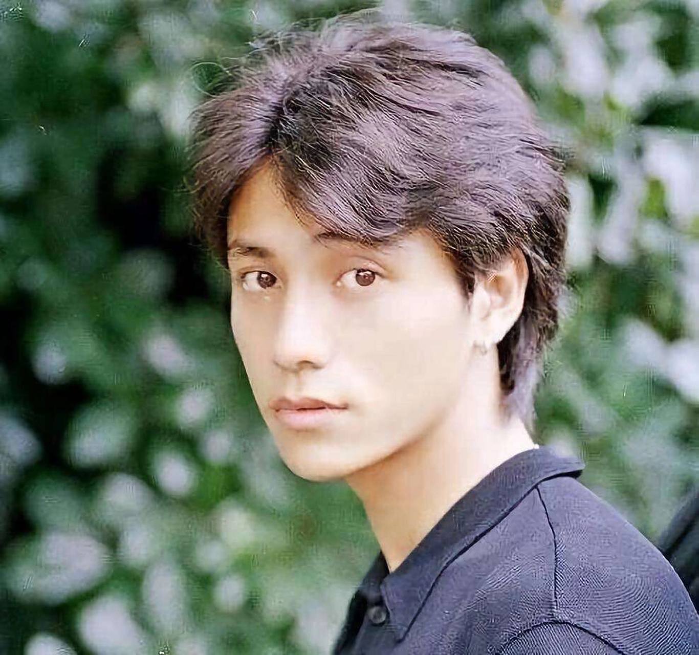 如题 刚刚看春晚看到了陈坤 就去搜了一下他年轻照 妈呀 妥妥的小鲜肉