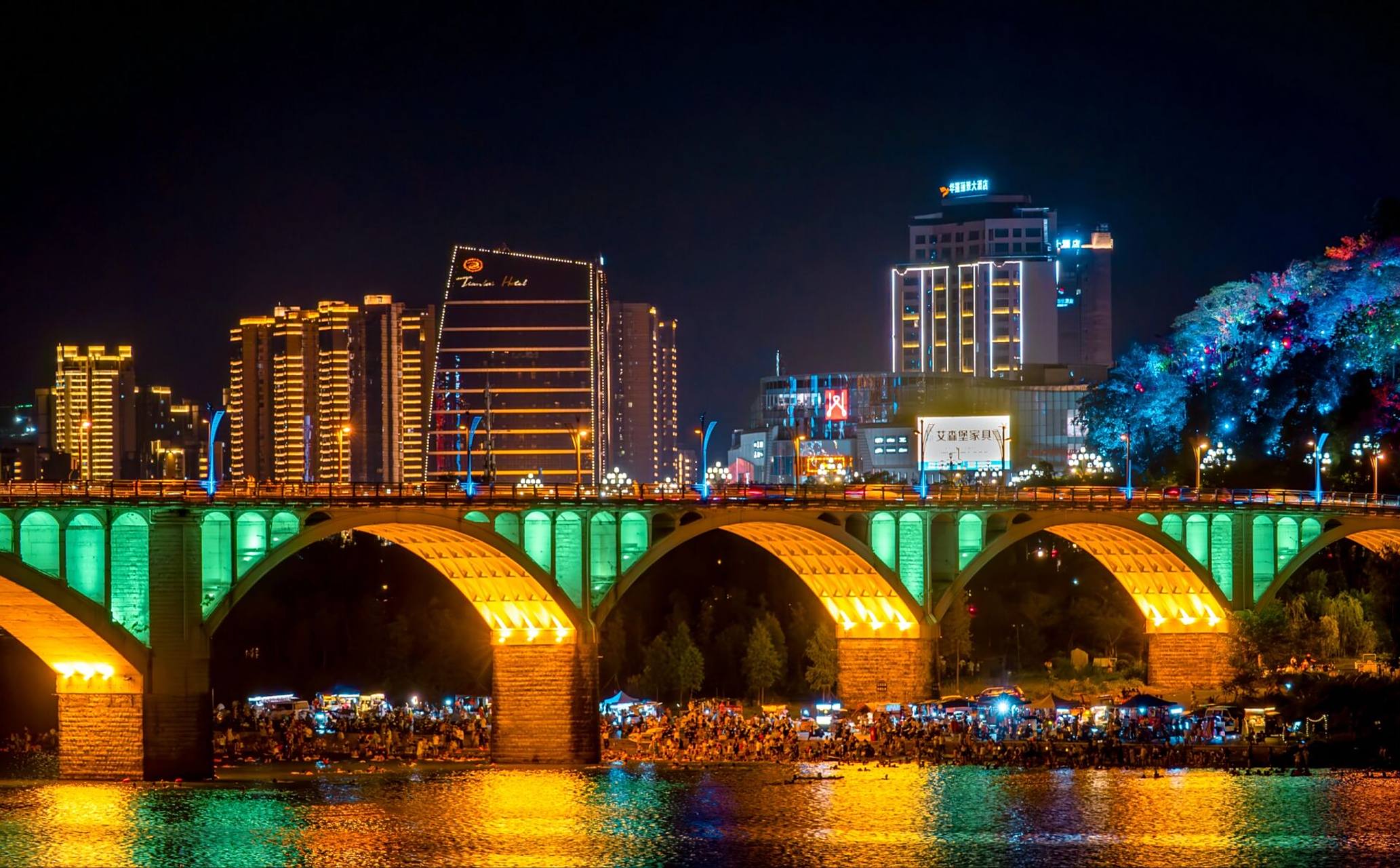 2023年南充嘉陵江夜景