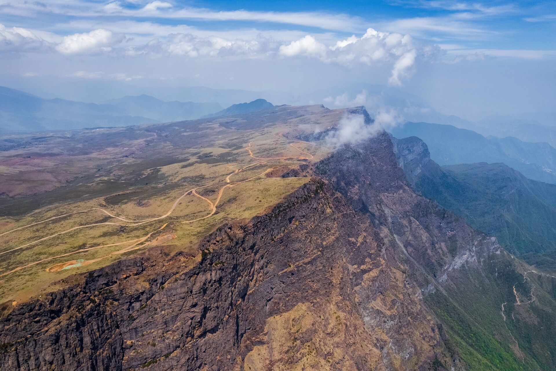 雷波大断崖,你想知道的都在这里,随便提问 有幸在5月份去了一次雷波