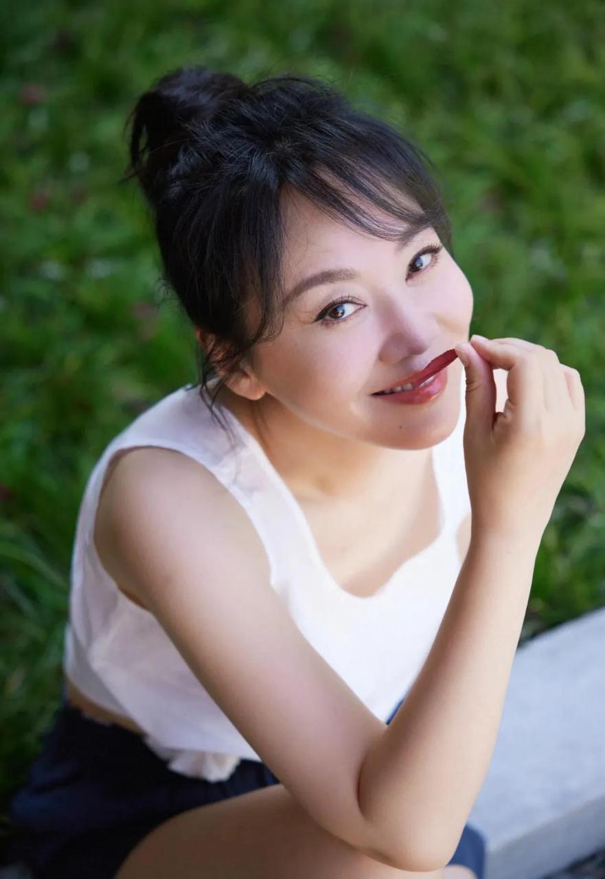 闫妮是最适合做人妻的女人!看多了让人心潮澎湃,女人味飘香四海!