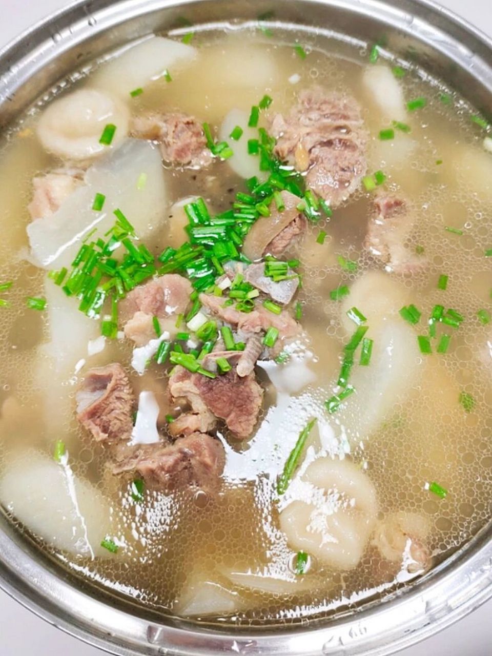 萝卜炖羊排  广东这几天开始转凉了,菜市场羊排特别畅销,所以就分享下