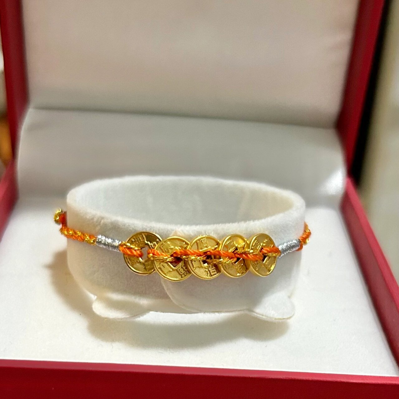 黄金五帝钱编织绳手链搭配橙金线超好看 #999足金# #黄金五帝钱币