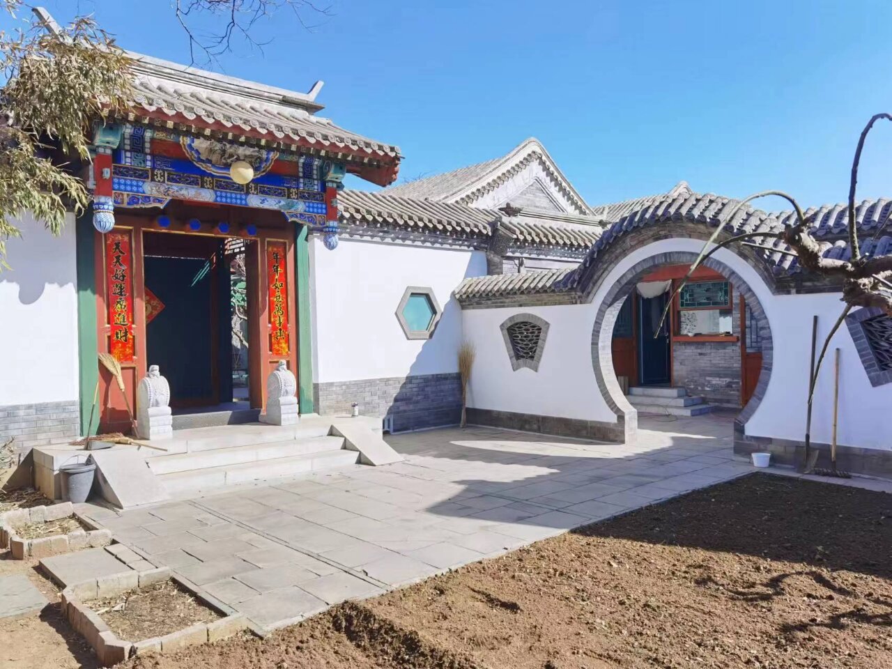 四合院的月亮门 密云项目的月亮门施工完成了,庭院的基本轮廓也就出来