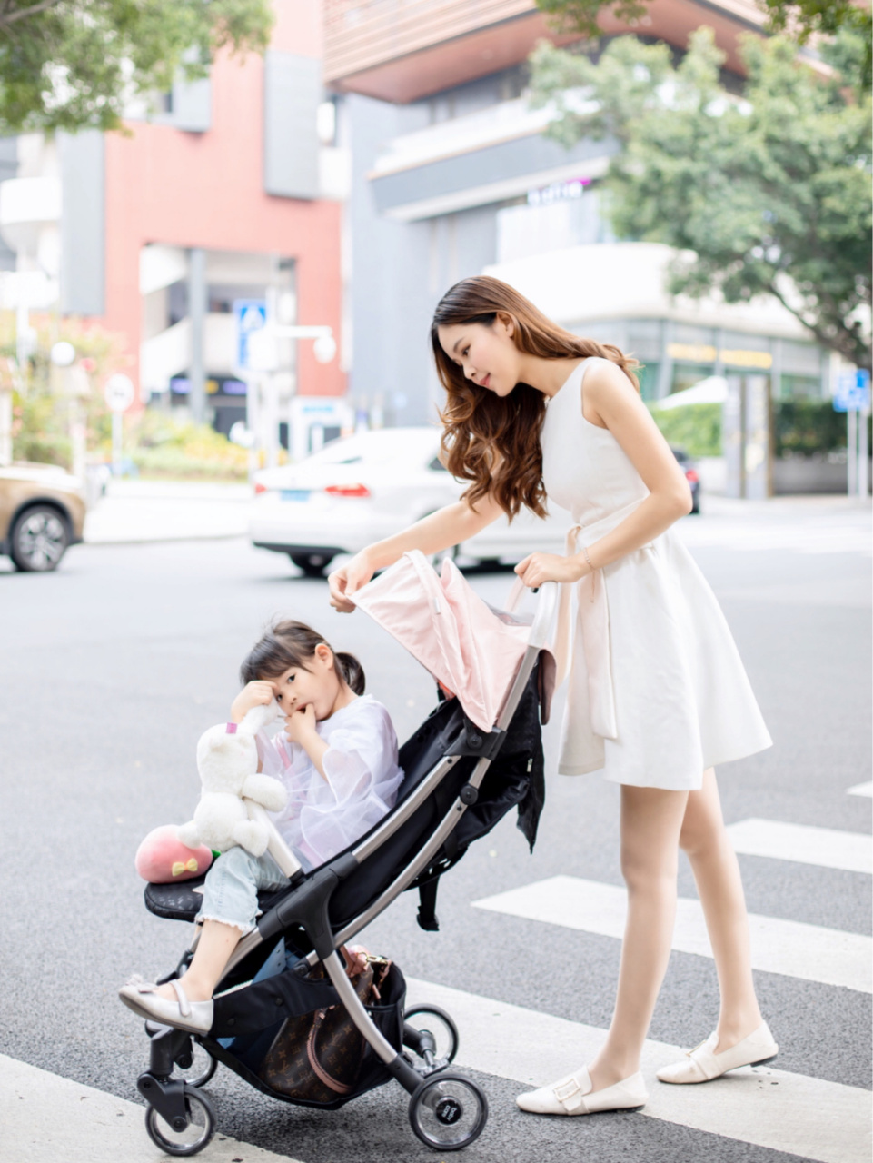 我女儿几乎每天都会问:妈妈我们可以出去玩吗?