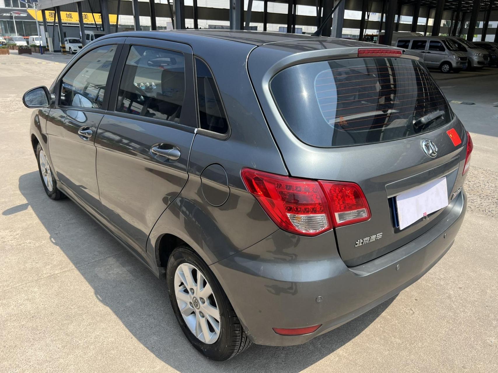 新到2014年9月北汽e150,1.5l自动档,三菱4a91发动机,3.