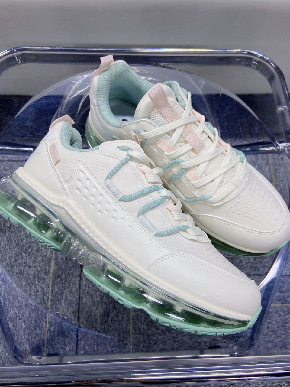 安踏这双气垫鞋也清新了吧!95 这个冰绿色真的太美美美了!