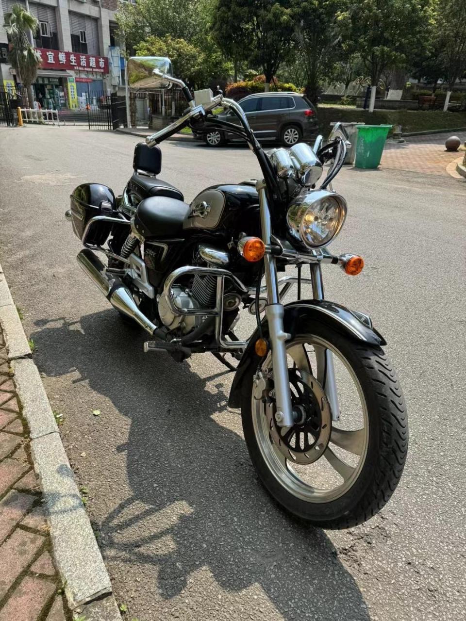 21年豪爵铃木gz150小太子,8千公里准新状态,改了米其林一对热熔胎