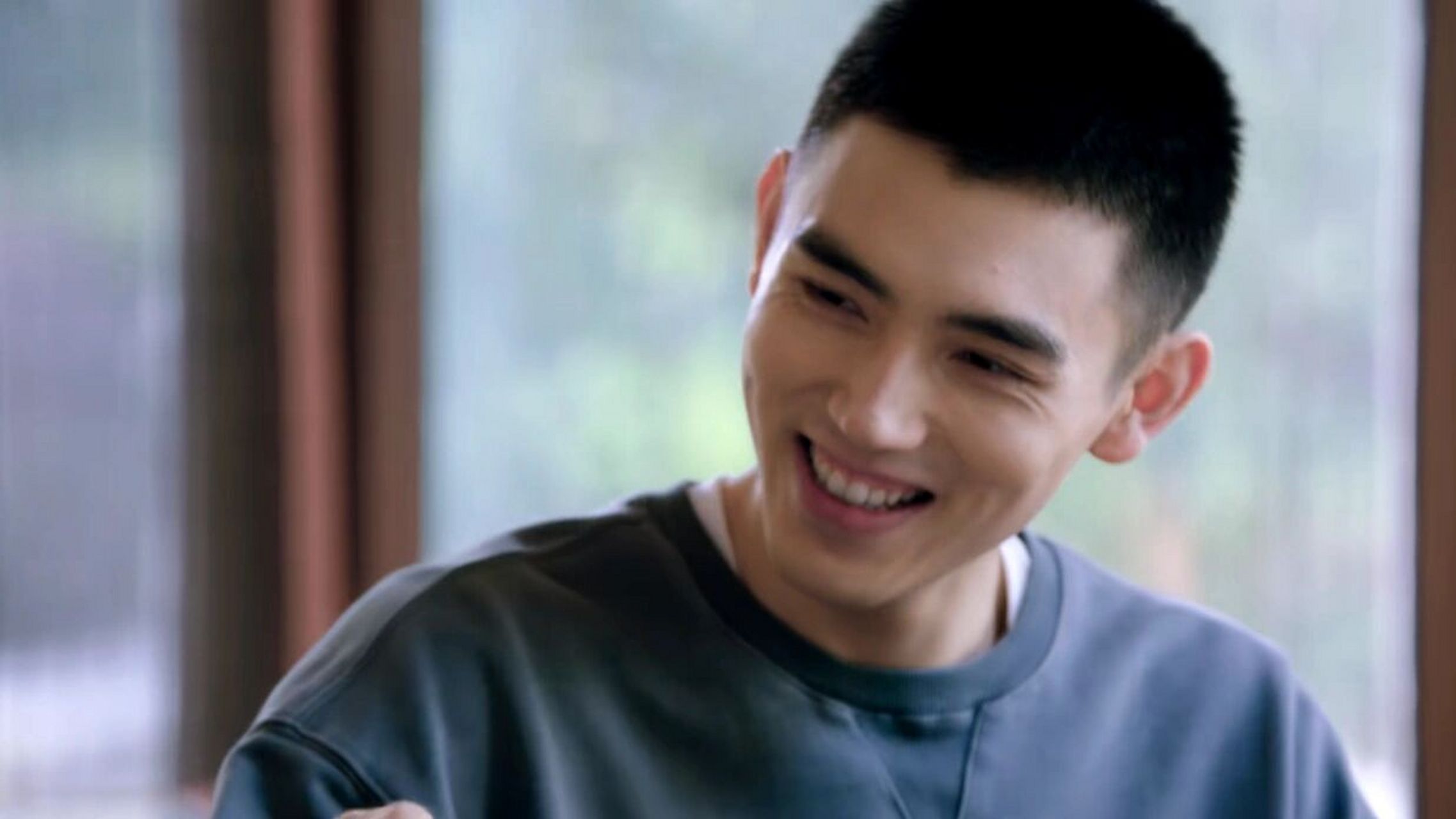 阿瑟眼尾炸花哈哈哈哈哈哈哈 不过还是很帅的