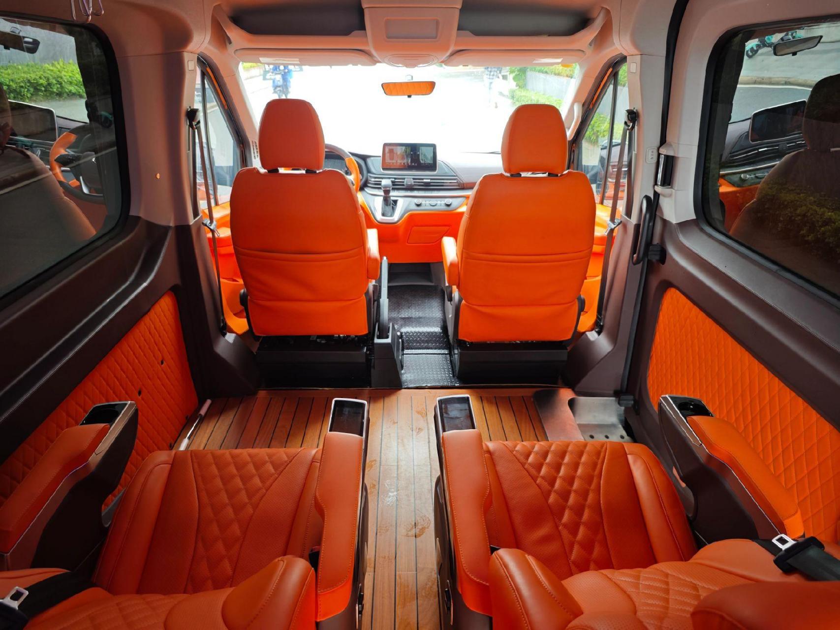 22年上汽大通v90长轴高顶智运版6座 2.