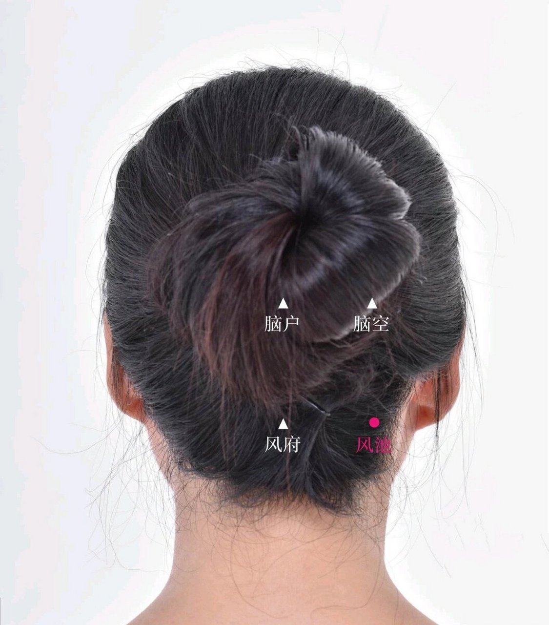 风池风府穴是治疗一切风疾 风池风府穴在后脑部 	 是风寒邪气侵入的