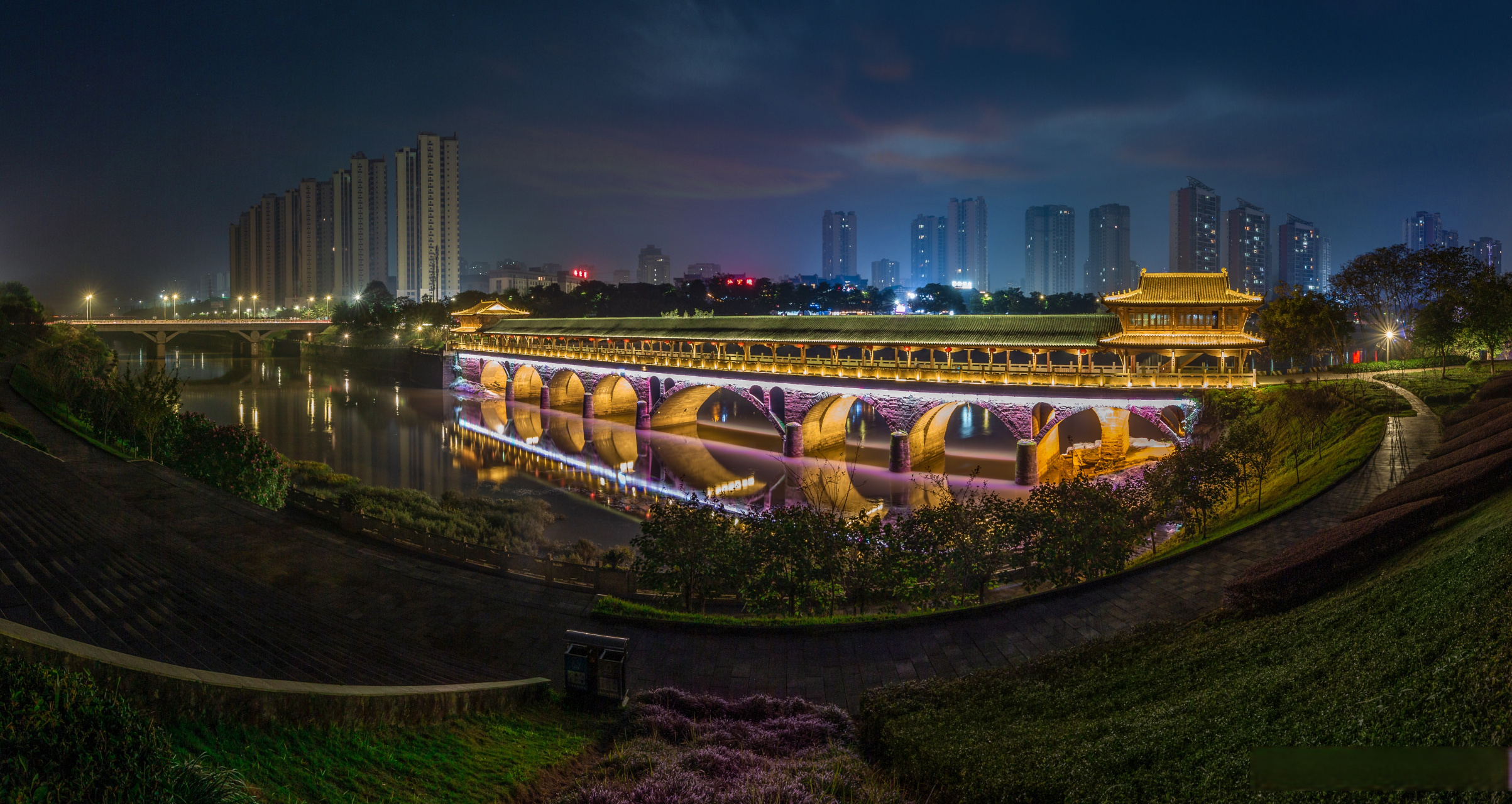 重庆是中国桥都顶流担当#  重庆市荣昌区夏布小镇联昇廊桥,如同一幅