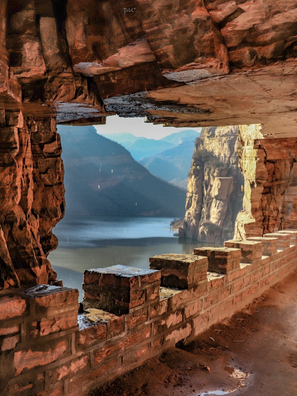 邢台周边游 | 穿梭在山中的挂壁公路03 邢台沙河的峡沟水库有一段挂