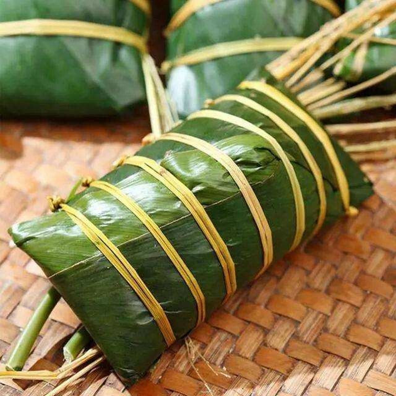 广西肉粽 广西大部分的粽子都长上面9499的样子.