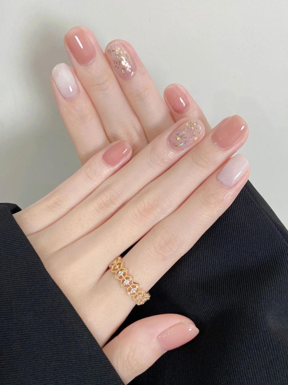 抖音网红美甲 美出高级感 跳进彩虹荒糖岛 粉嫩美甲款式推荐
