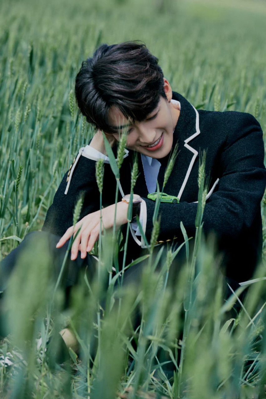 眨眼间我们还略带稚气的wink迫机炮宁宝儿@何洛洛_ning 已经22岁啦