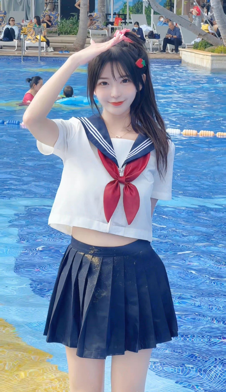 希希子出生于2002年12月29日,来自河北,摩羯座小姐姐