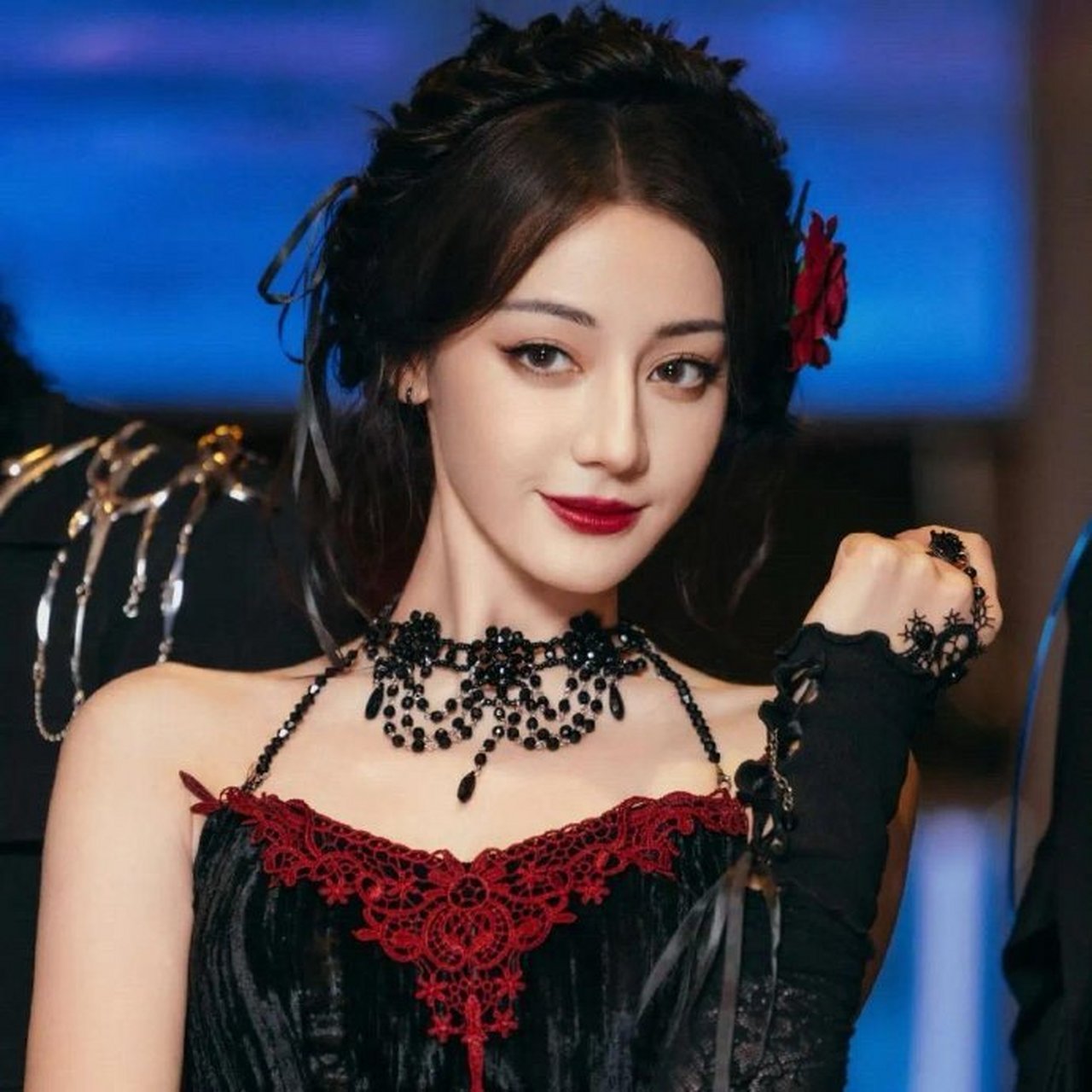 《万花世界》热巴接了,是大女主万人迷人设,有12个单元,12个男主,已经