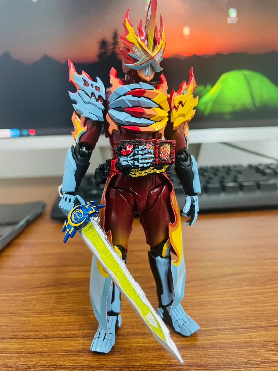 假面骑士圣刃shf元素之龙    我的元素之龙也好啦!太帅啦!