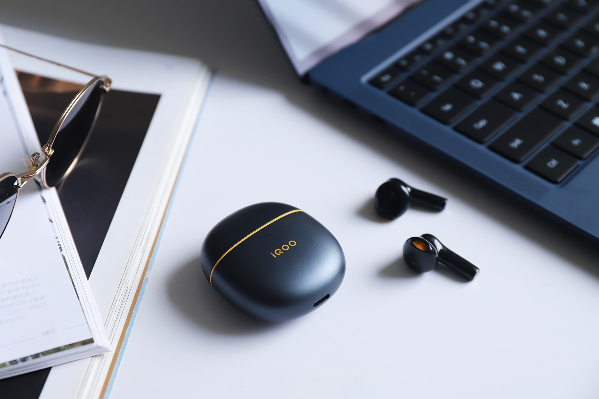 iqoo tws air pro实拍图赏,颜值非常高的一款无线蓝牙耳机,在同价位里