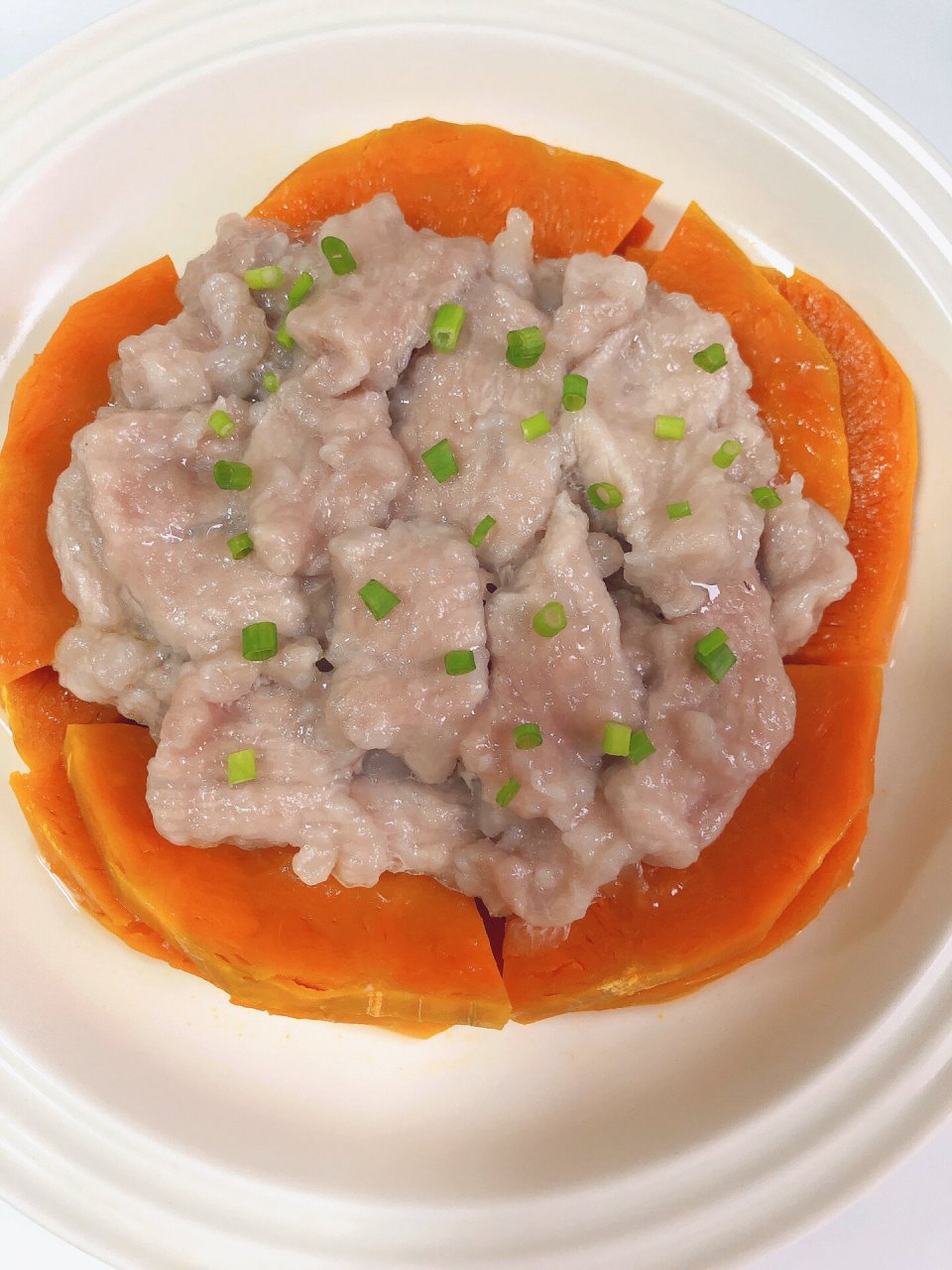 食材:老南瓜 猪梅肉 7115步骤: 16615猪肉切片加一点盐和适量