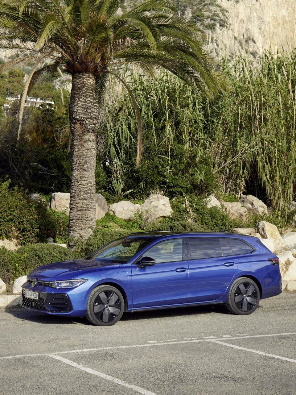 全新一代大众passat variant e-hybrid r-line旅行车官图发布,新车为