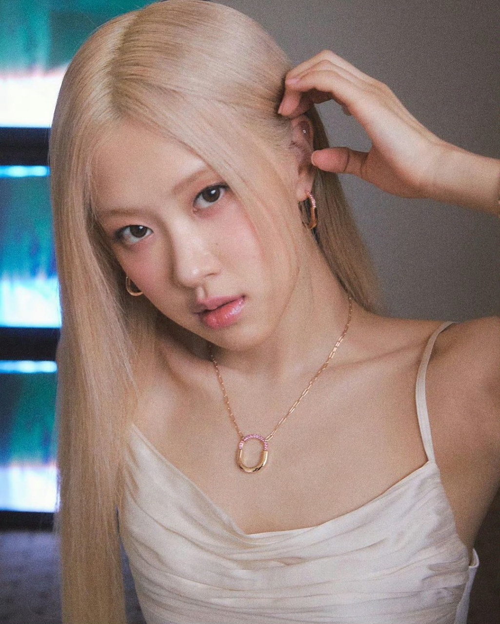 rose朴彩英私服写真图集:白色吊带,纯美迷人