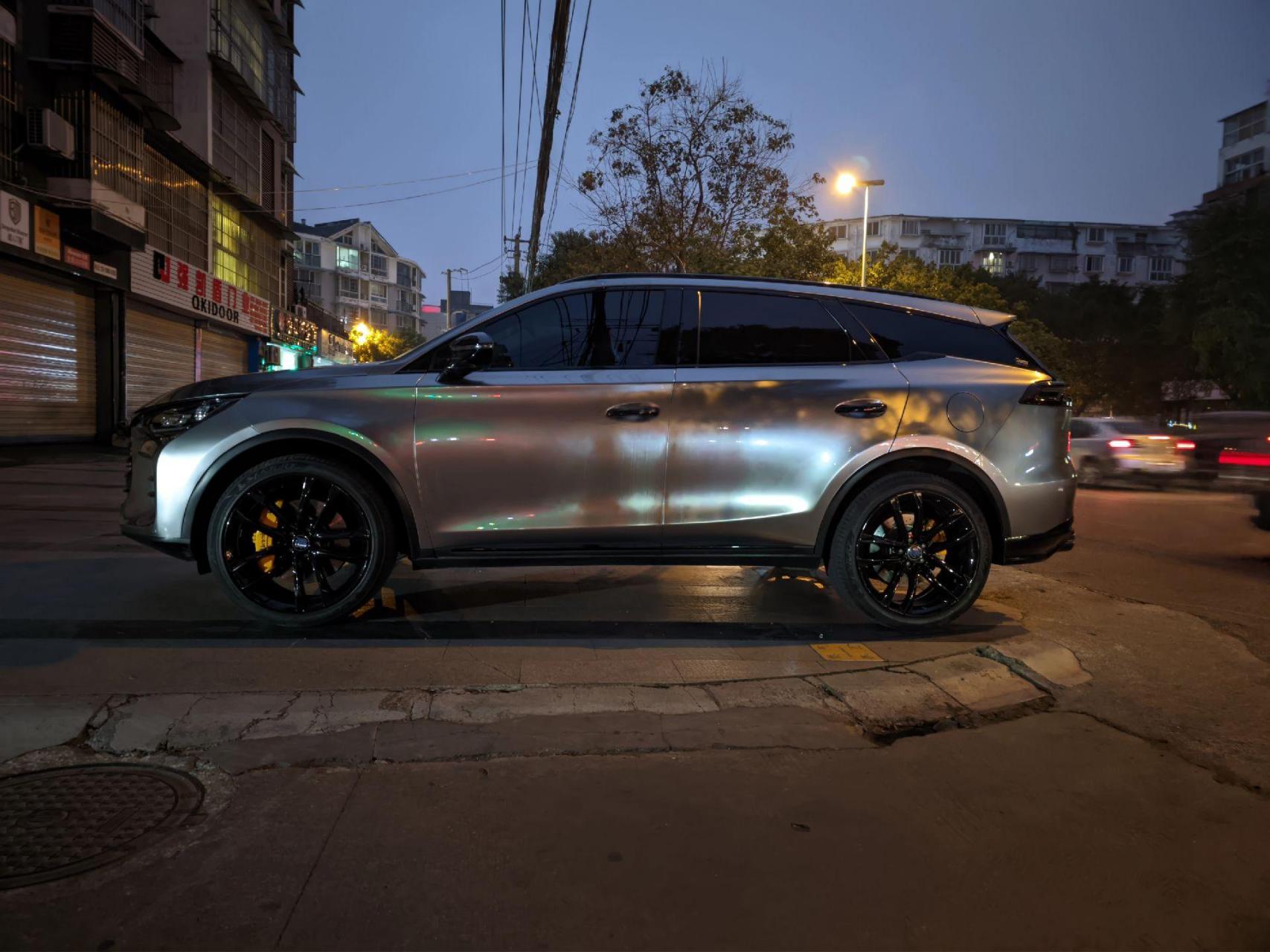 比亚迪唐dm液态金属银改色膜.