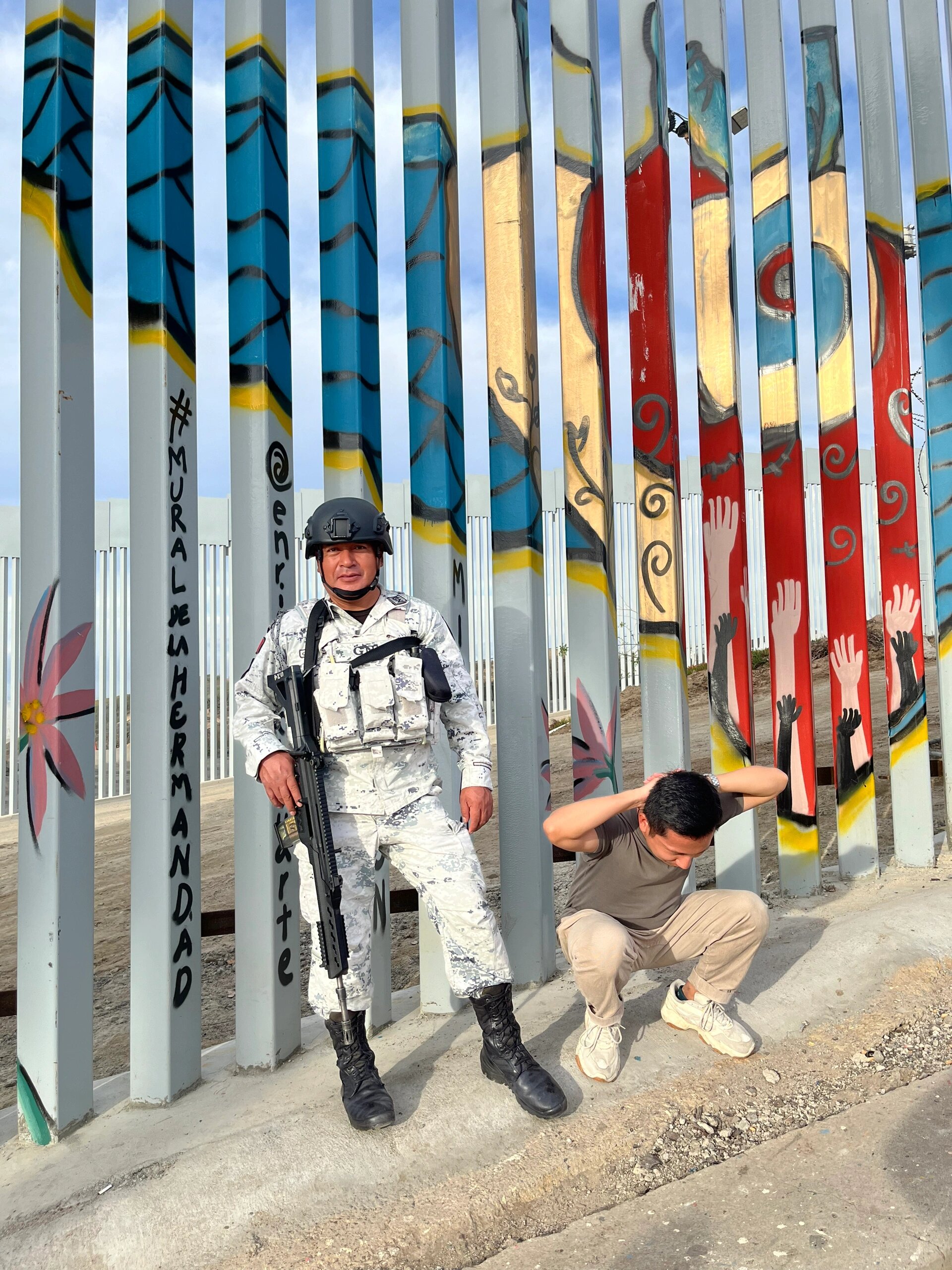 梦止步在美墨边境墙附近了