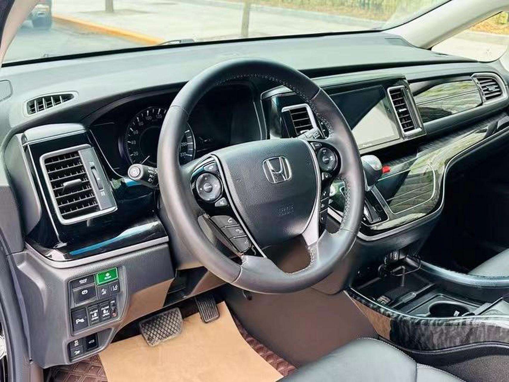 艾力绅 2019款 2.0l 混动豪华版 21年7月6万多公里,总价19万