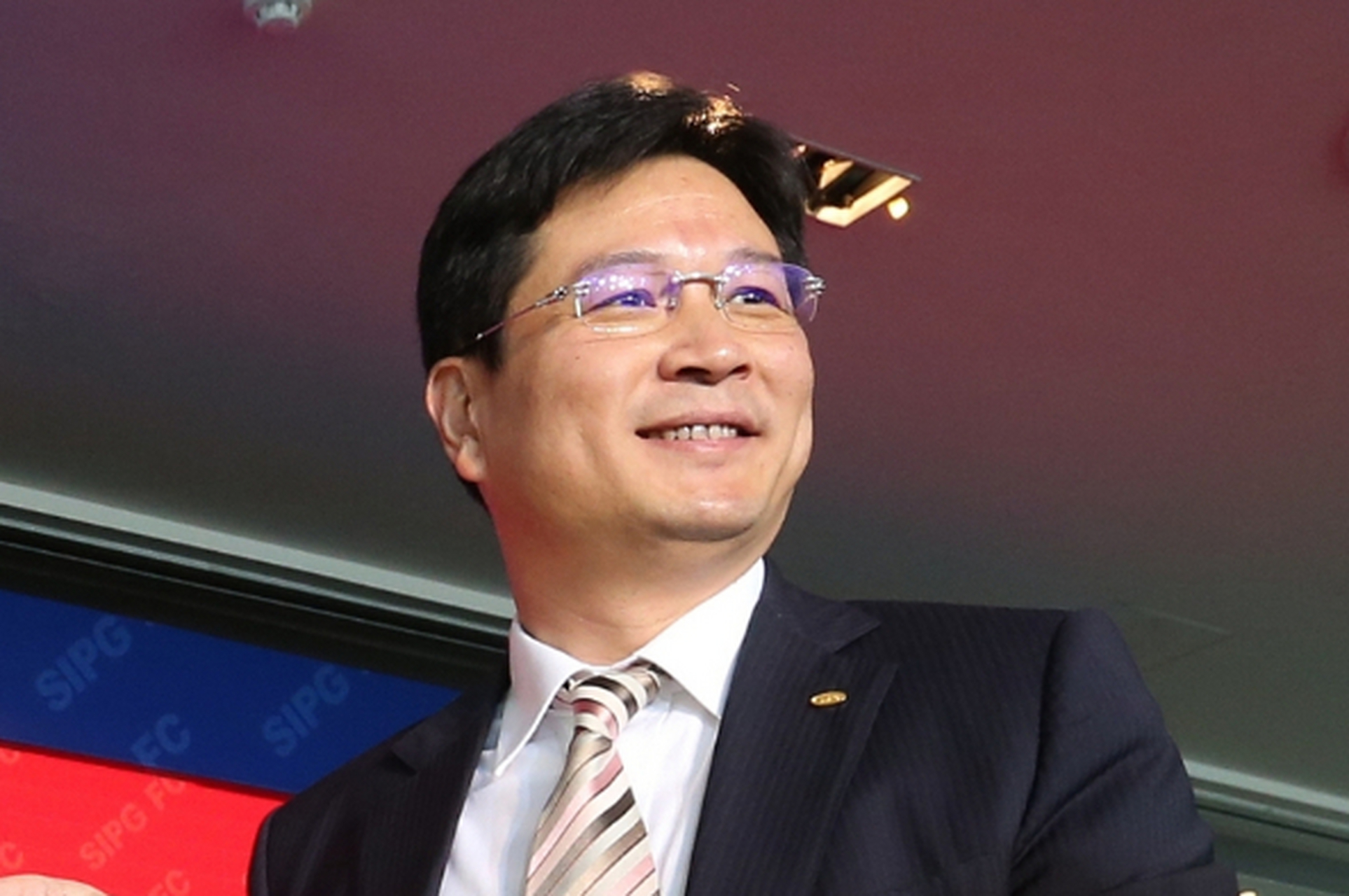 调查的上海中国航海博物馆副馆长严俊,与原上港集团总裁严俊为同一人