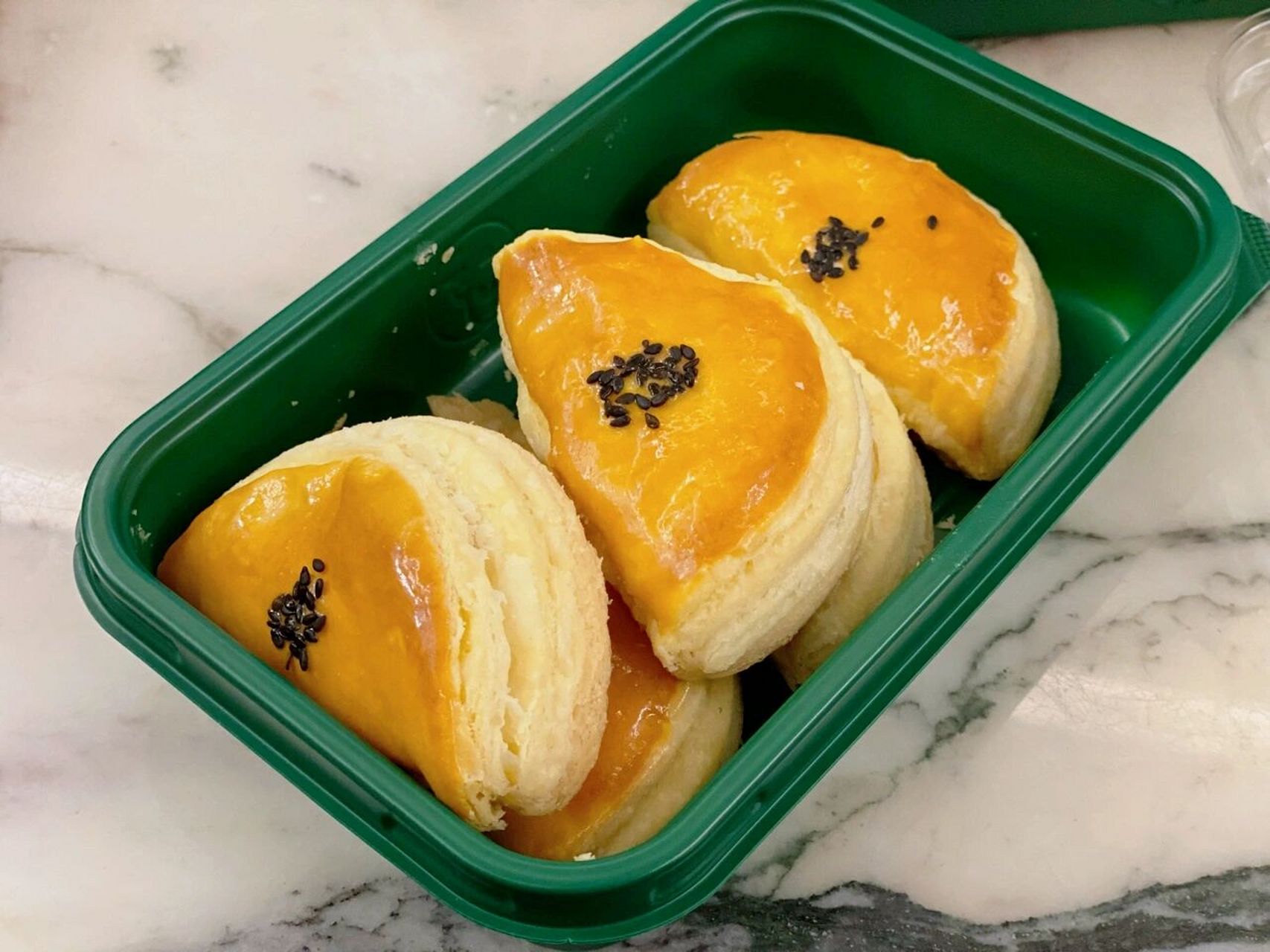 温州探店|泸溪河桃酥小测评7215 到商场的时候是晚上八点左右