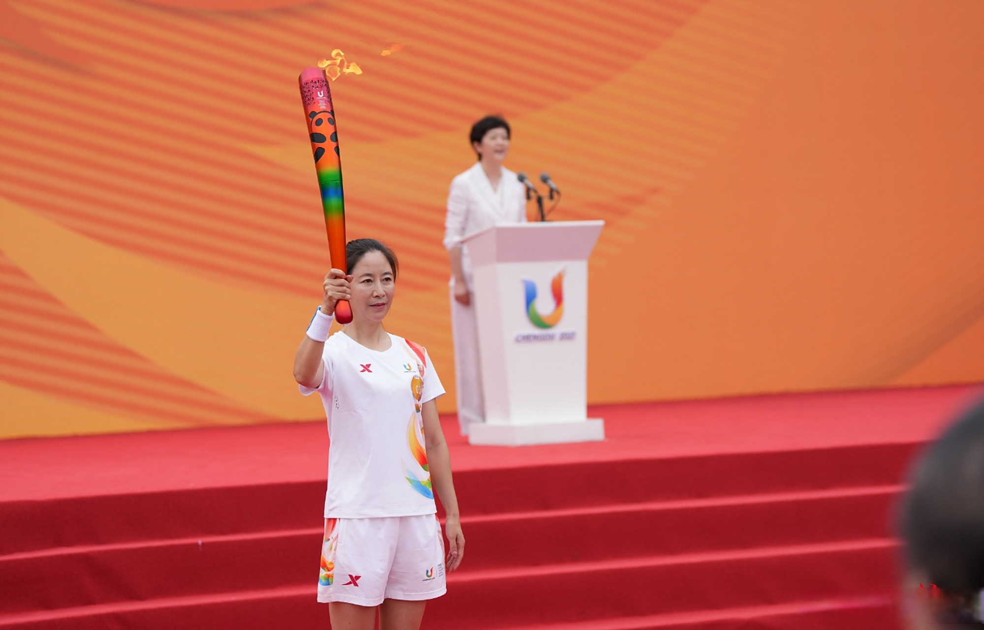 奥运竞走冠军王丽萍:当火炬手是体育精神的延续和传承】#相约成都大运