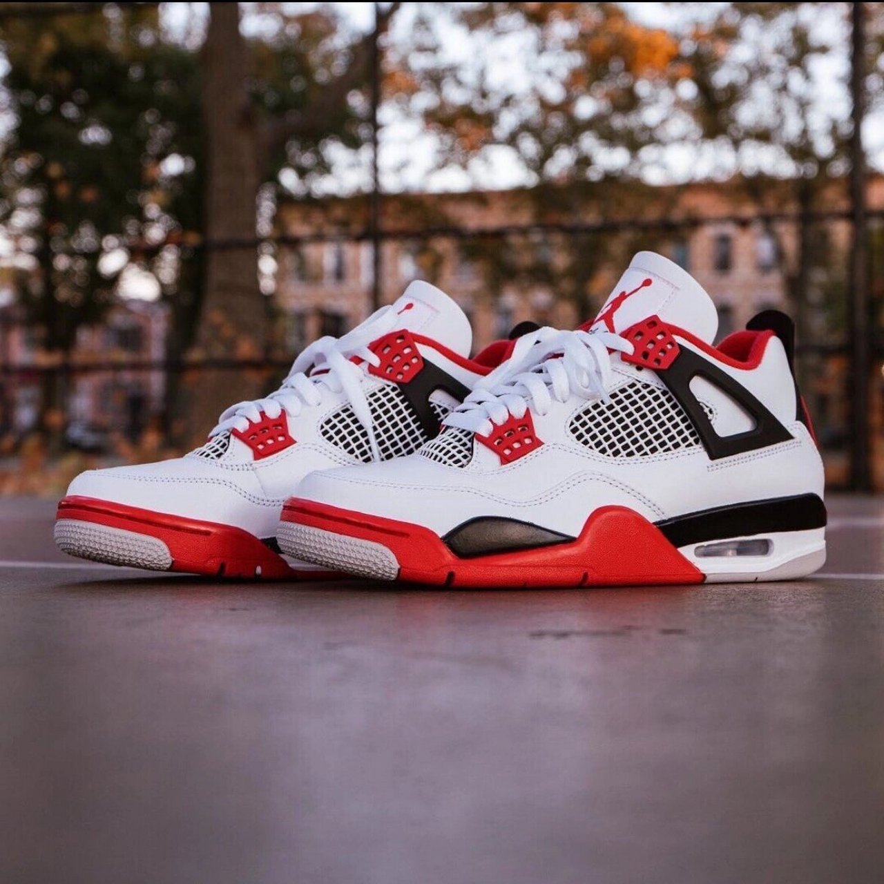 超级经典的aj4火焰红 ,喜欢吗? 春夏秋冬都能穿的一款男女潮鞋