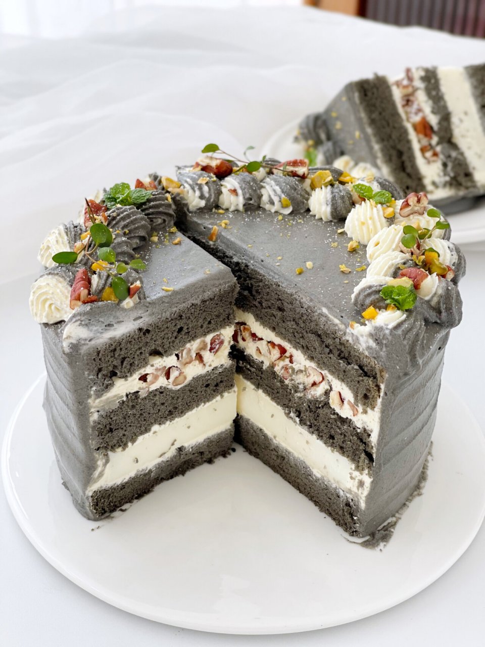 低糖养生黑芝麻奶油蛋糕|三重口感好吃不腻 小伙伴好呀97～ 今天