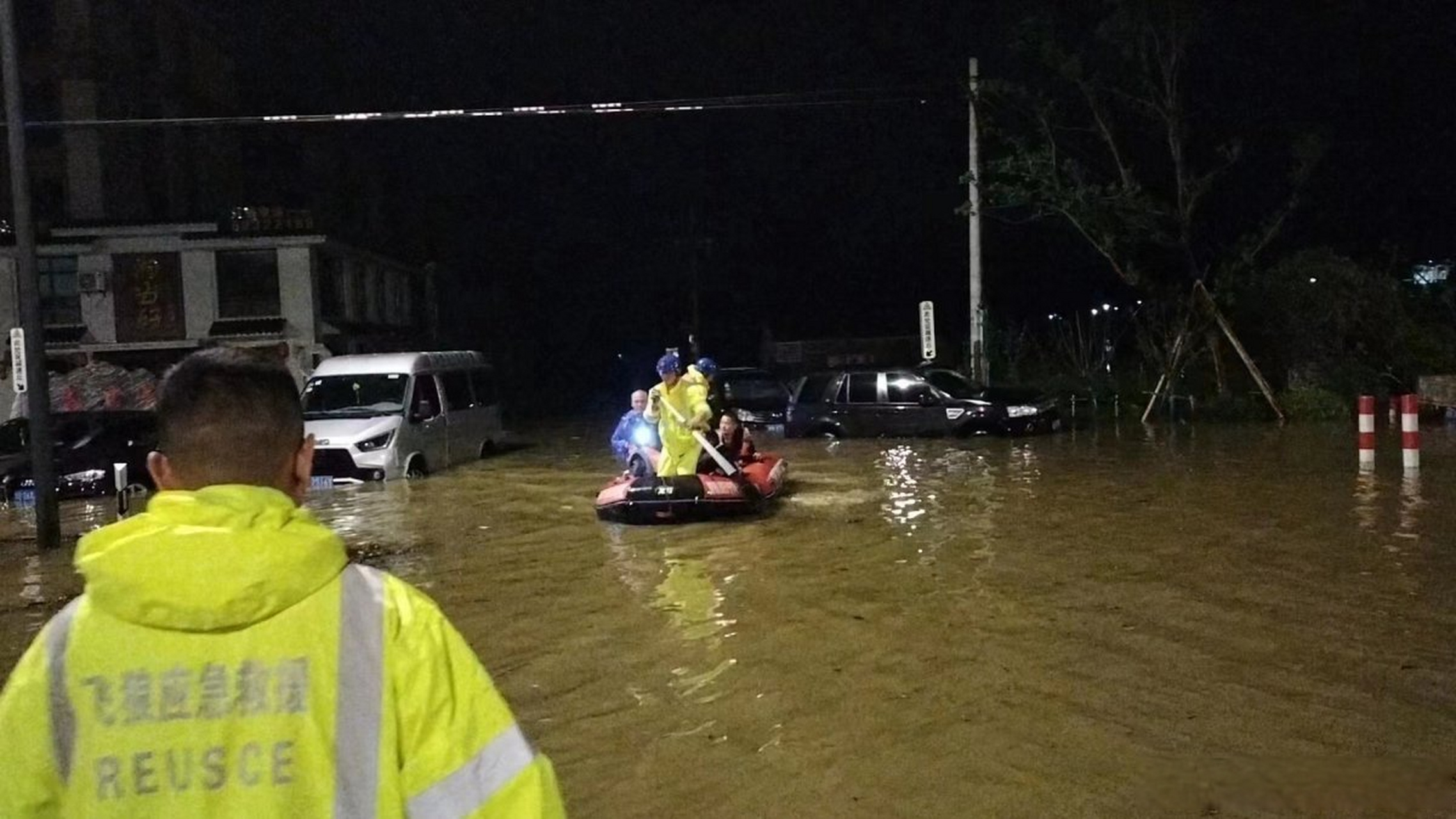 受今年第12号台风"梅花"影响,9月15日凌晨,姚江余姚段水位超历史