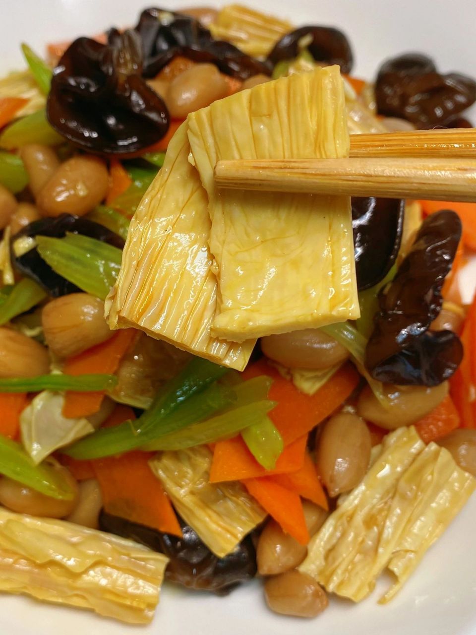 【家常素什锦】的做法 .