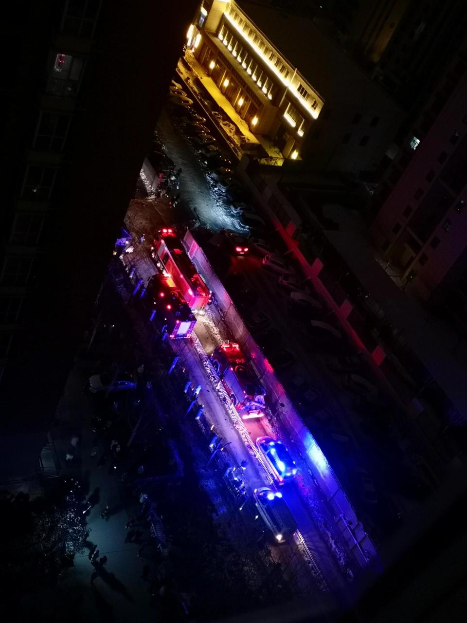 求助:着火吸入了烟,嗓子难受怎么办 虽然用湿毛巾捂住了口鼻,但是感觉