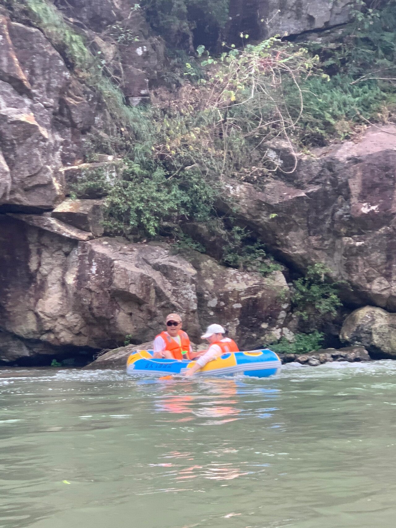 嵊州漂流|百丈飞瀑漂流 玩水的快乐