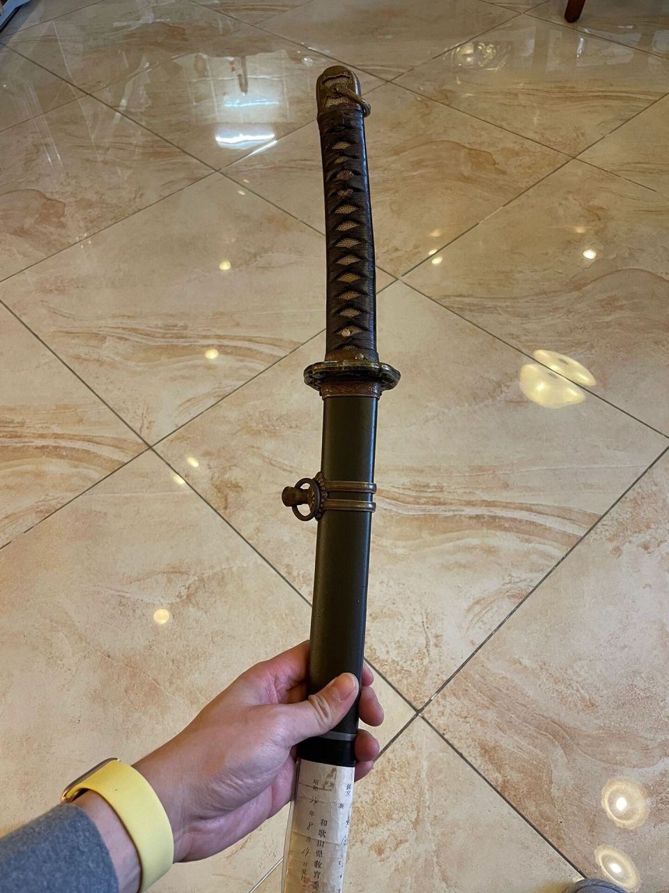 98日本军刀 今天翻出来 发现有铭文的  不过已经模糊不清了.