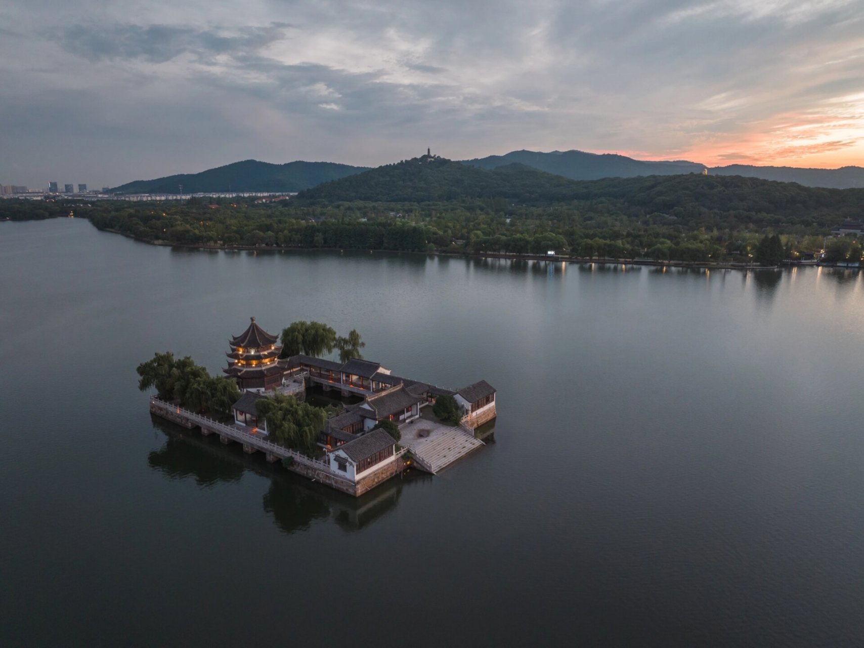 99石湖天镜阁 石湖景区入口步行几分钟即可到达 dji mavic3 classic