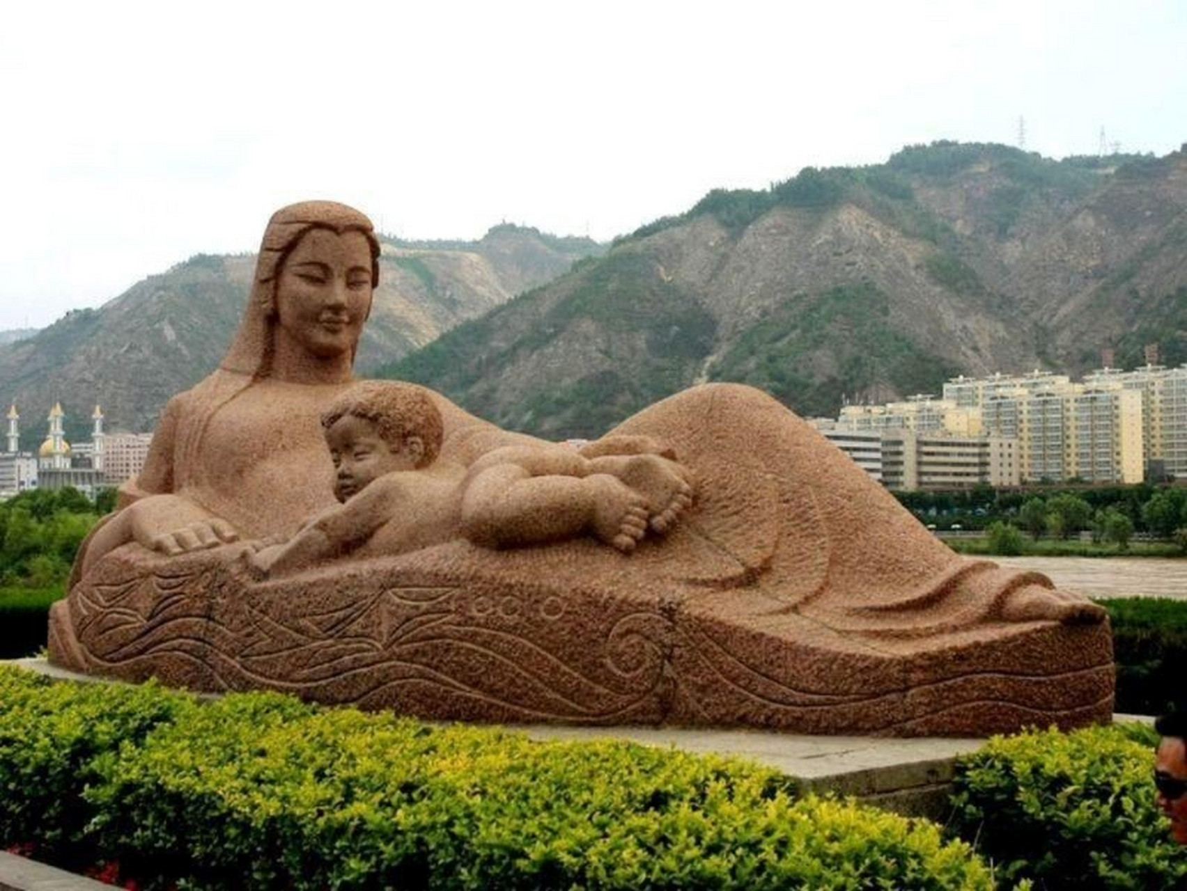 甘肃兰州黄河母亲雕像图片