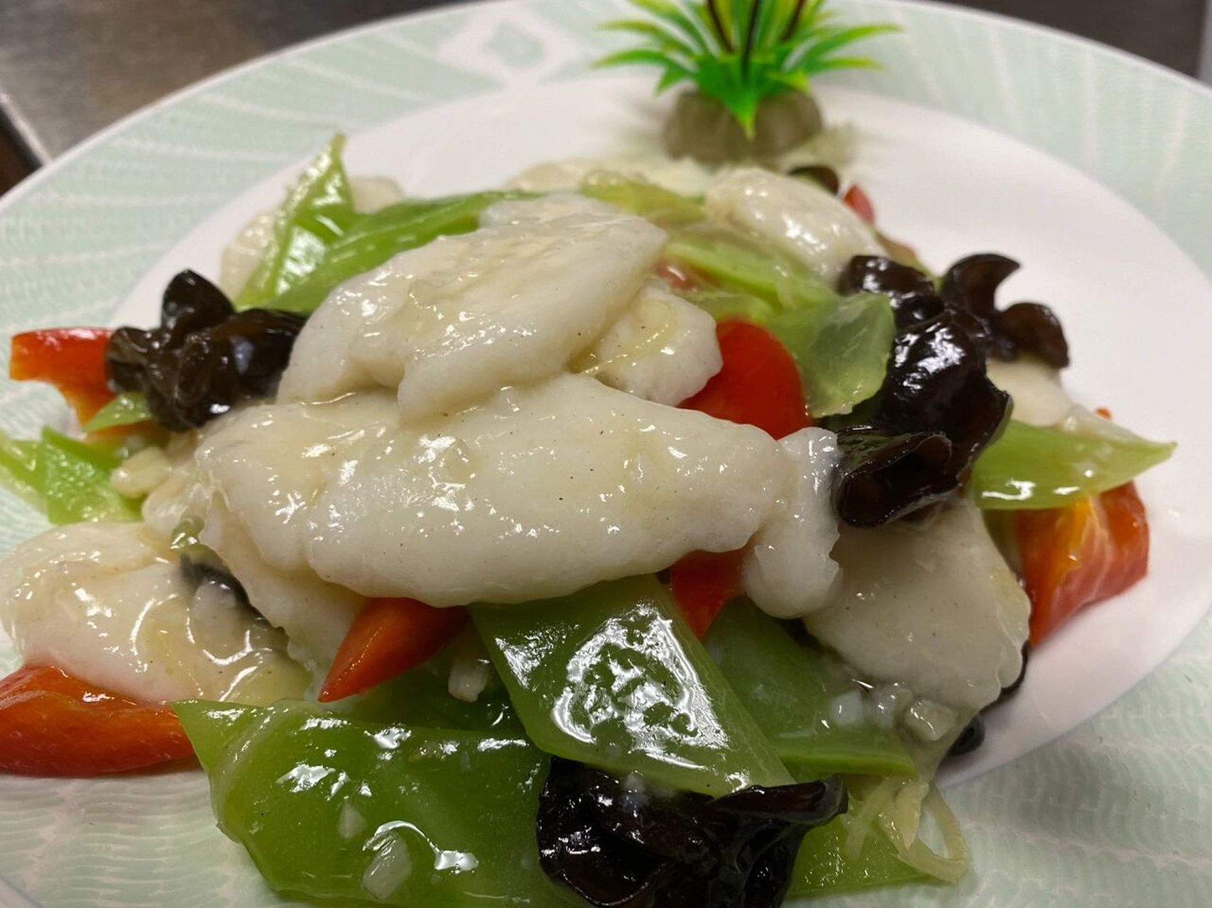 芙蓉鱼片 芙蓉鱼片是淮扬菜中经典的一道名菜,有悠久的历史了,其制作