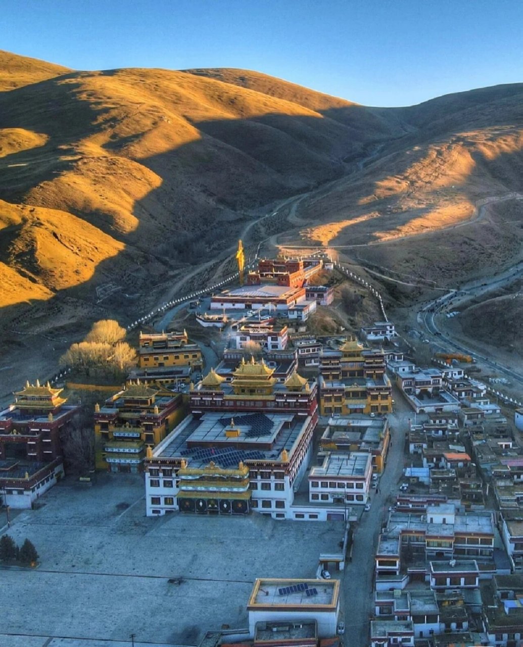 今天为大家分享理塘长青春科尔寺 四川理塘,世界海拔最高的县城,隐世