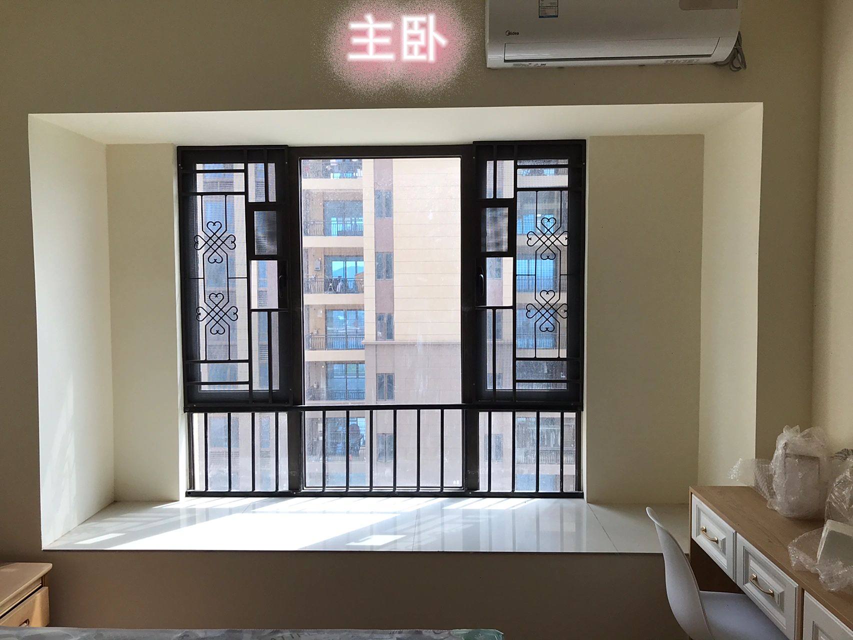 防盗网篇 78卧室:房间防盗网均选择中国结铝合金窗花,飘窗护栏是