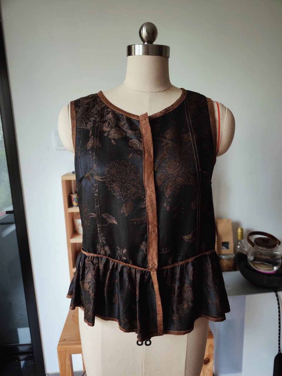 自己做衣服|香云纱花边马甲刀口布拼接 分享我的自制香云纱小背心马甲