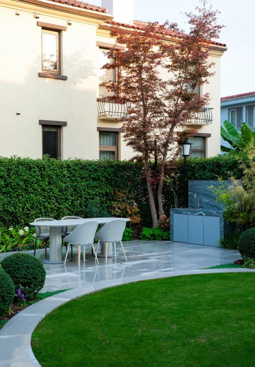 别墅花园该如何设计 别墅庭院花园设计需要考虑的因素较多,需要设计师