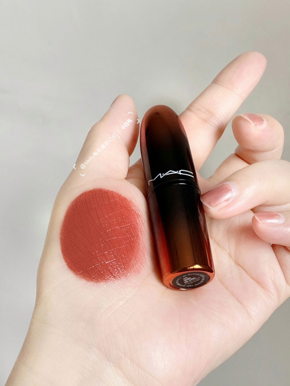 这只看样子也要97 清透的蜜柚红茶棕~ 这只棕调没有那么多,偏橘一