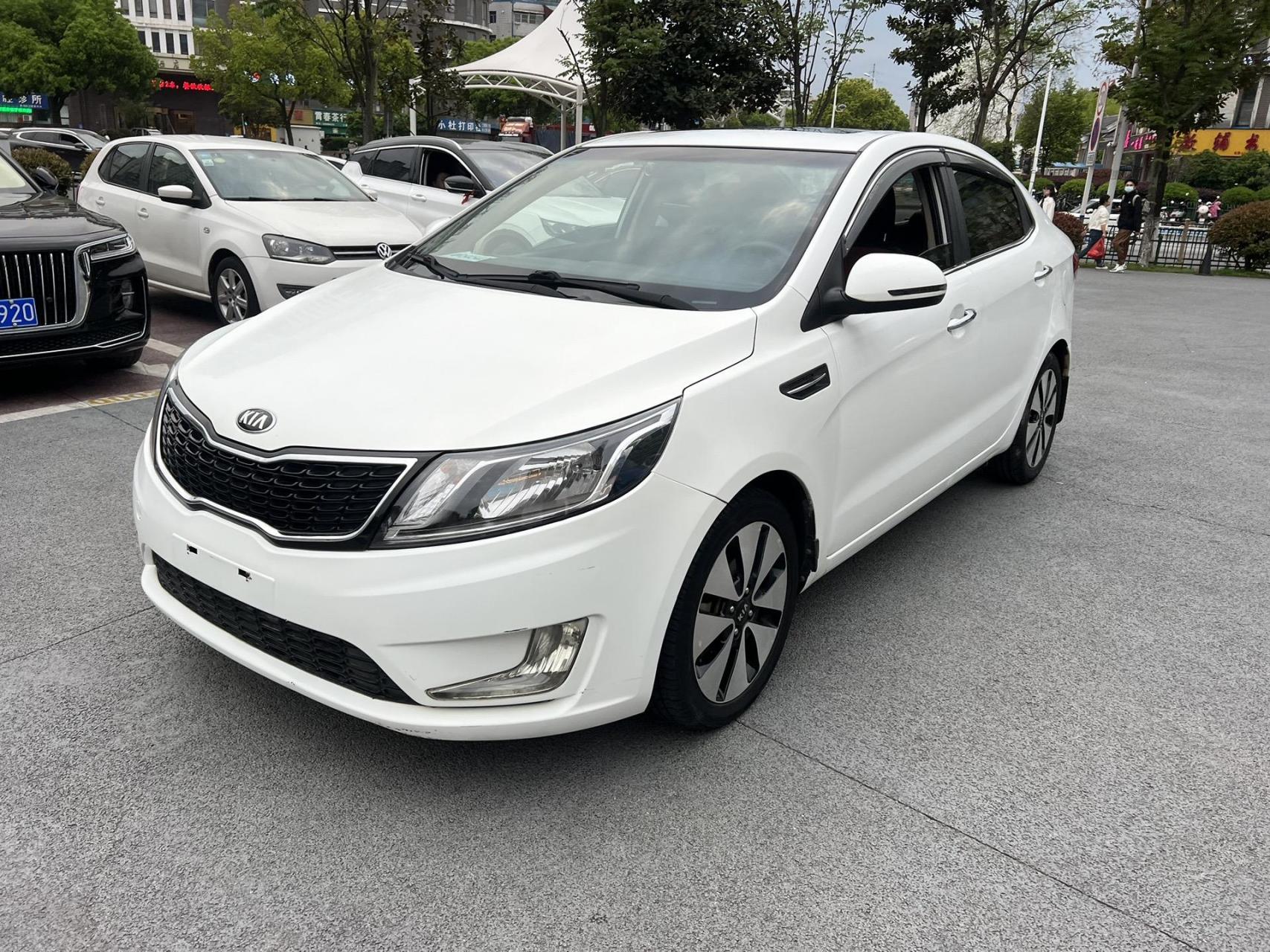 起亚k2自动挡天窗最高配,1.